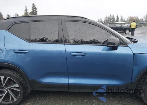 2021 Volvo Xc40 T5 R-Design z USA, uszkodzony, nr VIN YV4162UMXM2492877